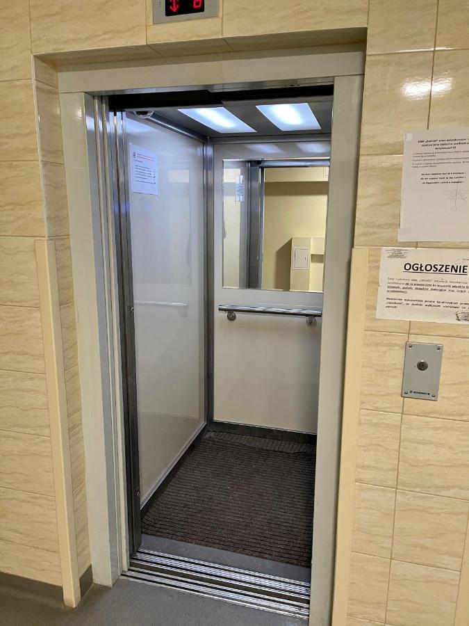 Super Rondo Onz Metro Nowe Wifi 300 Mb/s Aircondition Netflix Spotify Apartment Warsaw