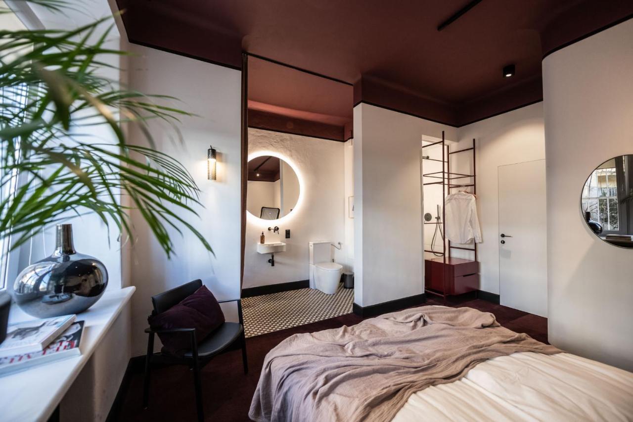 Bed & Breakfast Roomtones