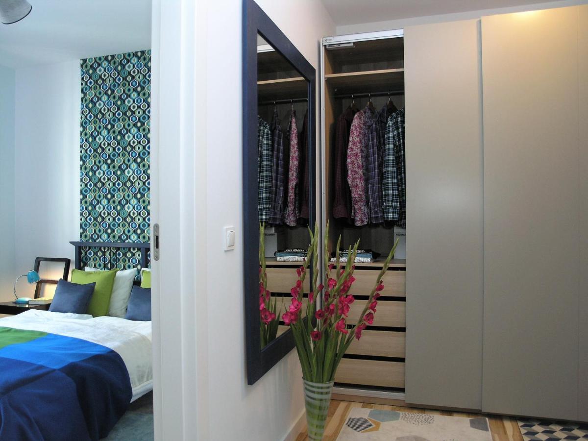 Metro Kowienska Apartment *