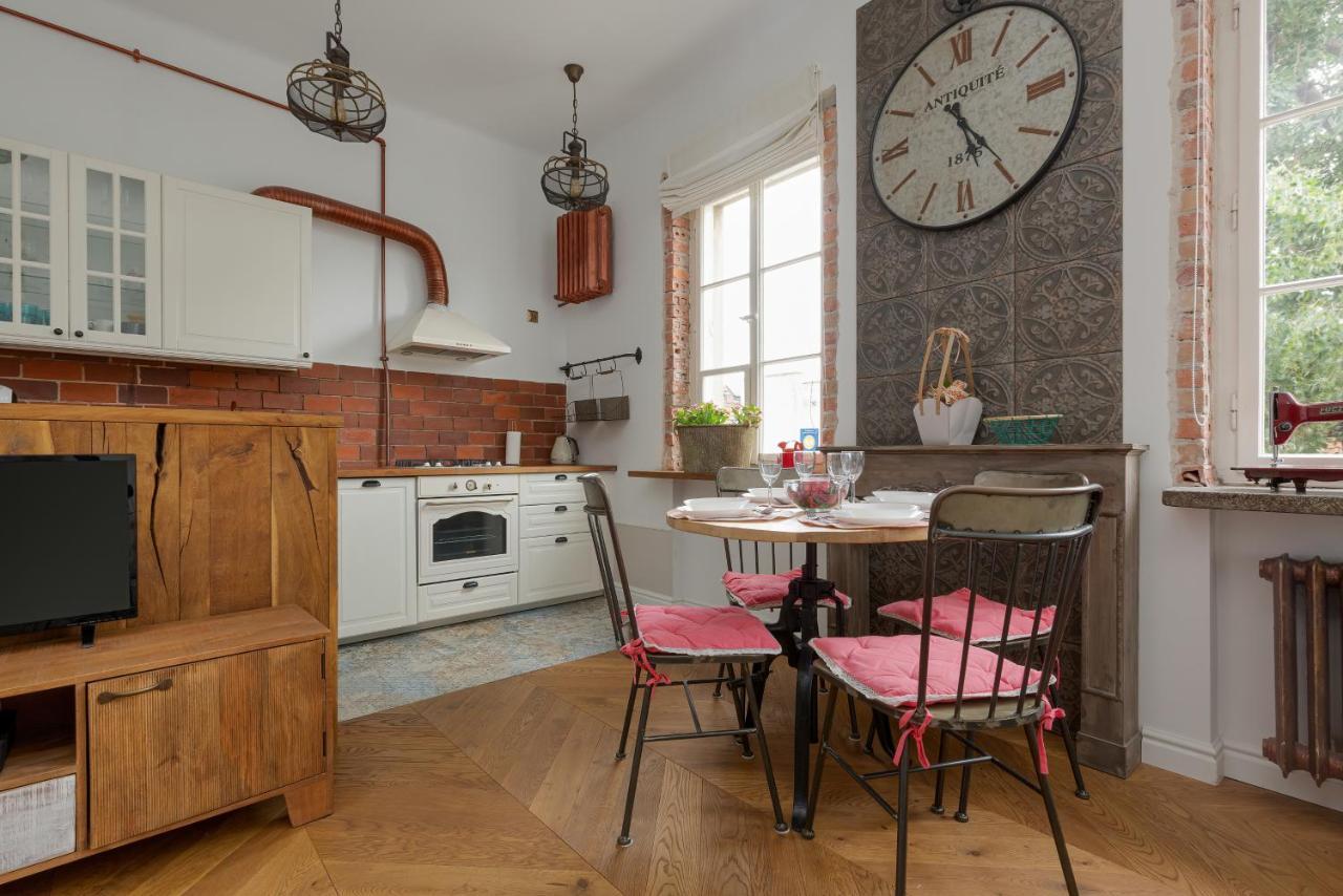 On The Square By Renters Apartment