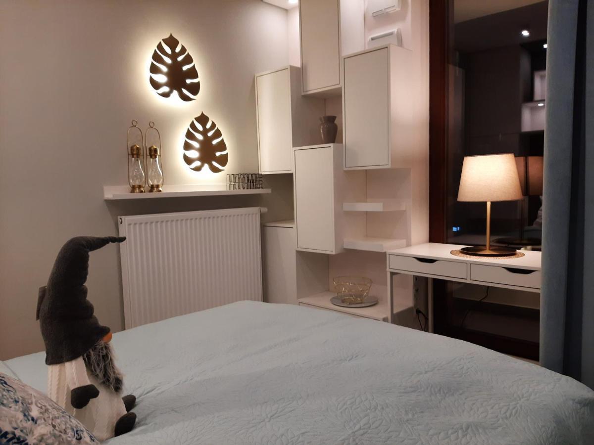 Siedmiogrodzka - Most Handy Location, Aircon & Garage Free * Warschau