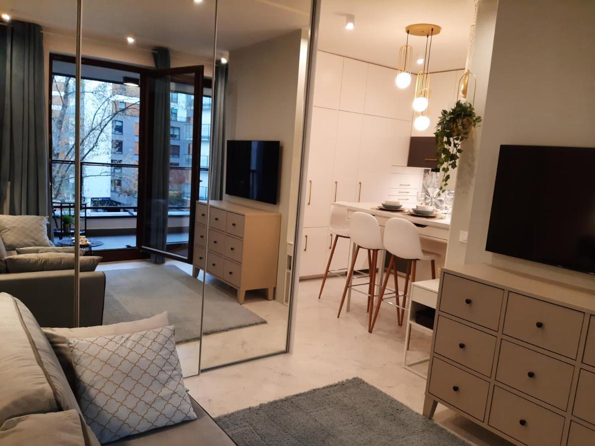 Apartment Siedmiogrodzka - Most Handy Location, Aircon & Garage Free Warschau