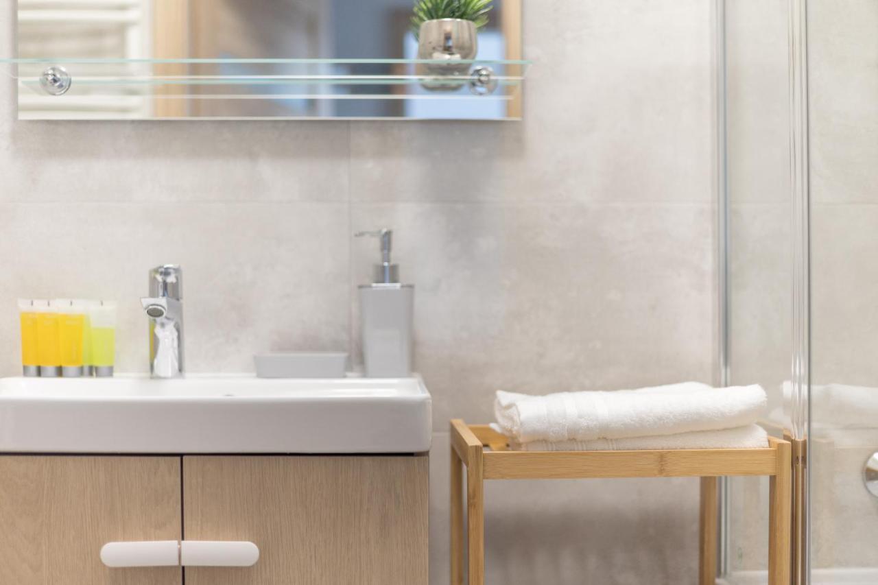 Metro Targowek Homely Apartamento