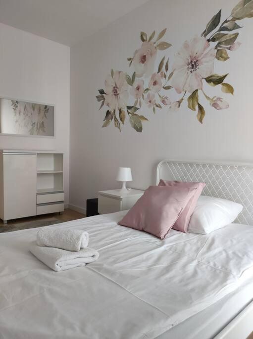 Lovely Vis-a-vis Medicover And Paley Institute Apartment *