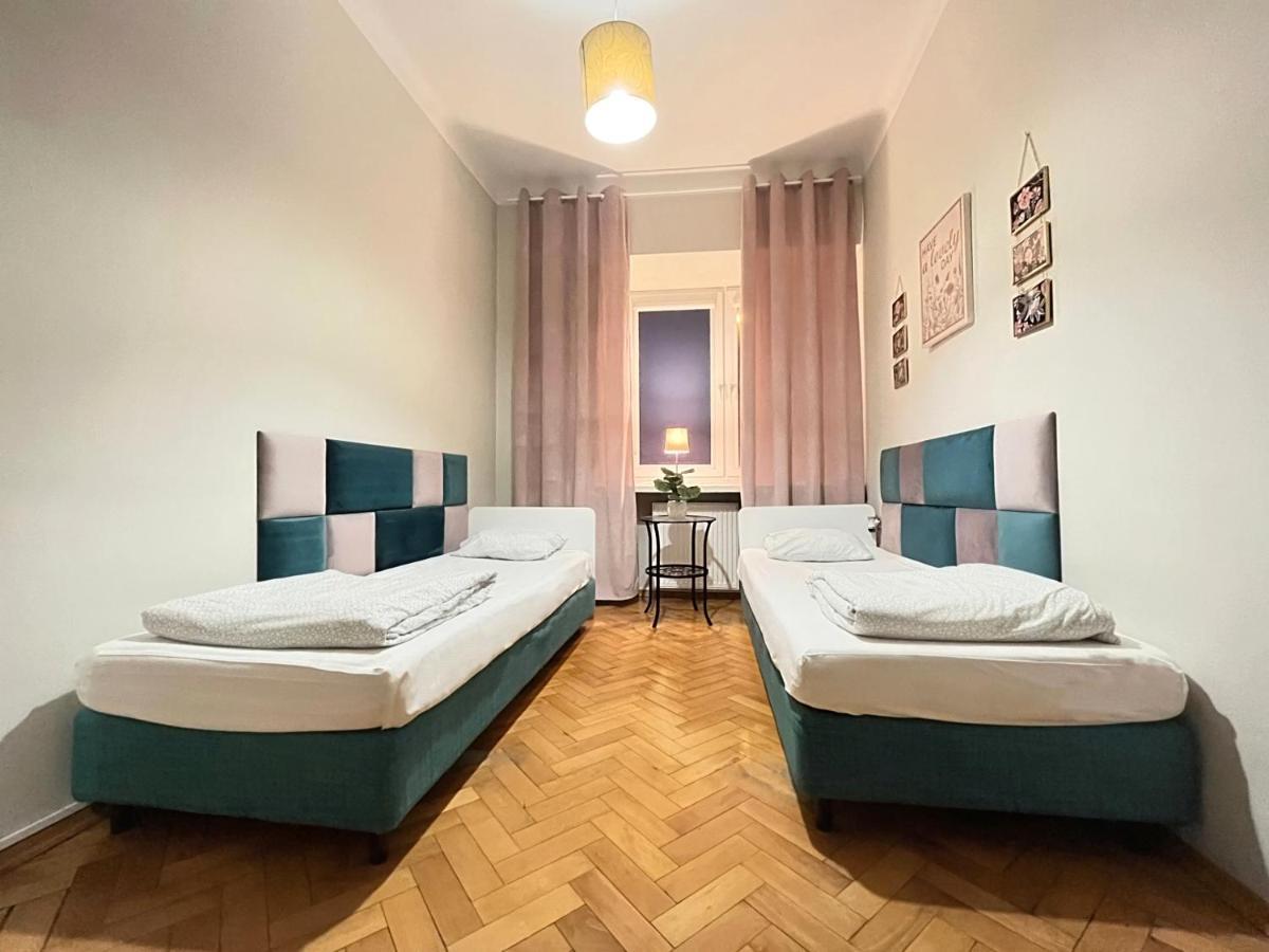 Hostel Helvetia - Private In Center And Old Town