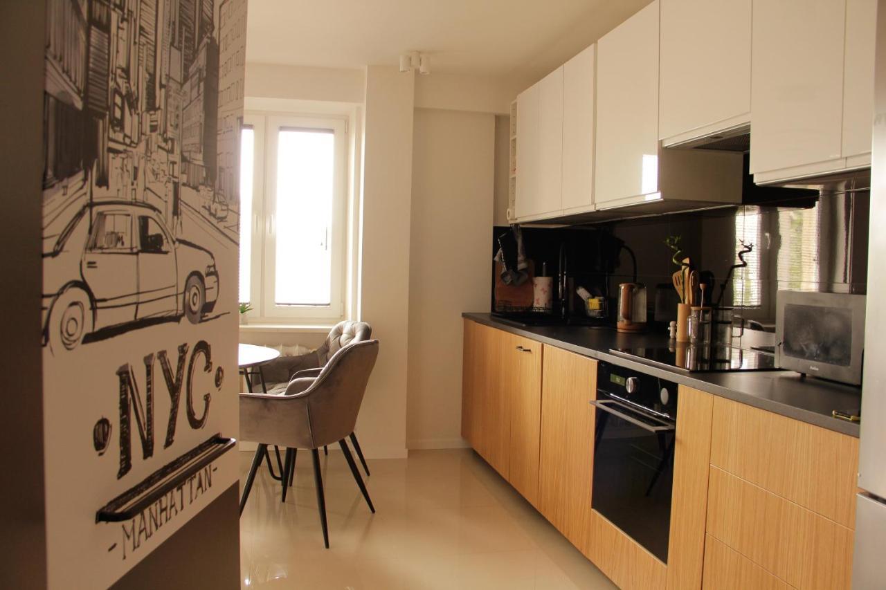 Luxurious, Spacious, Modern Gem. Great Location ! * Warsaw