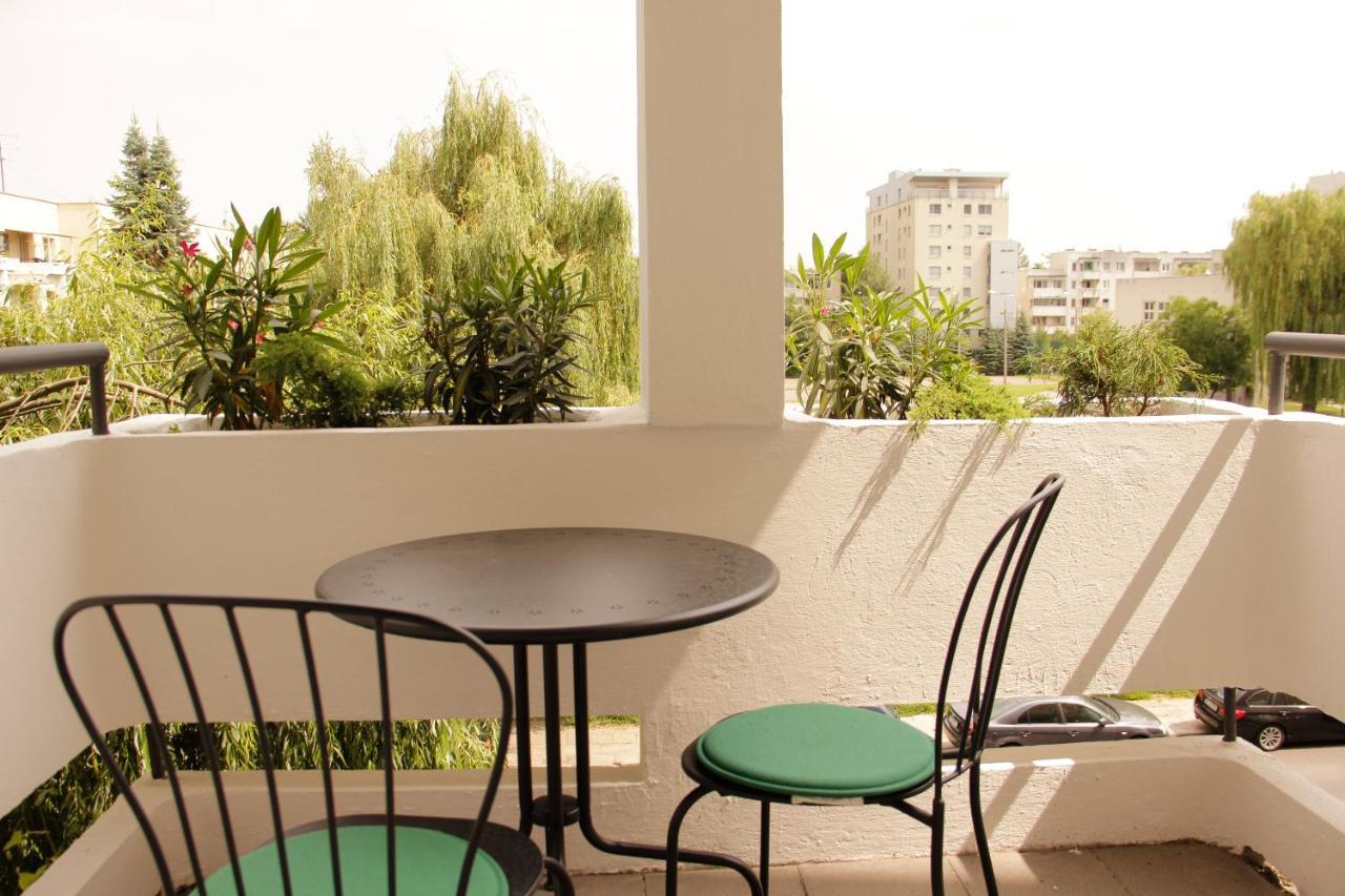 Luxurious, Spacious, Modern Gem. Great Location !