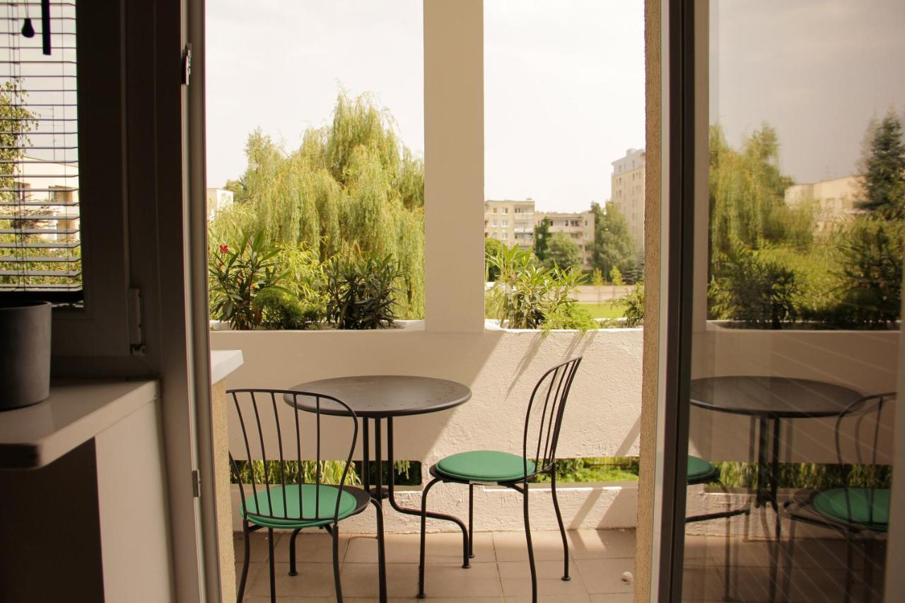 Apartment Luxurious, Spacious, Modern Gem. Great Location !