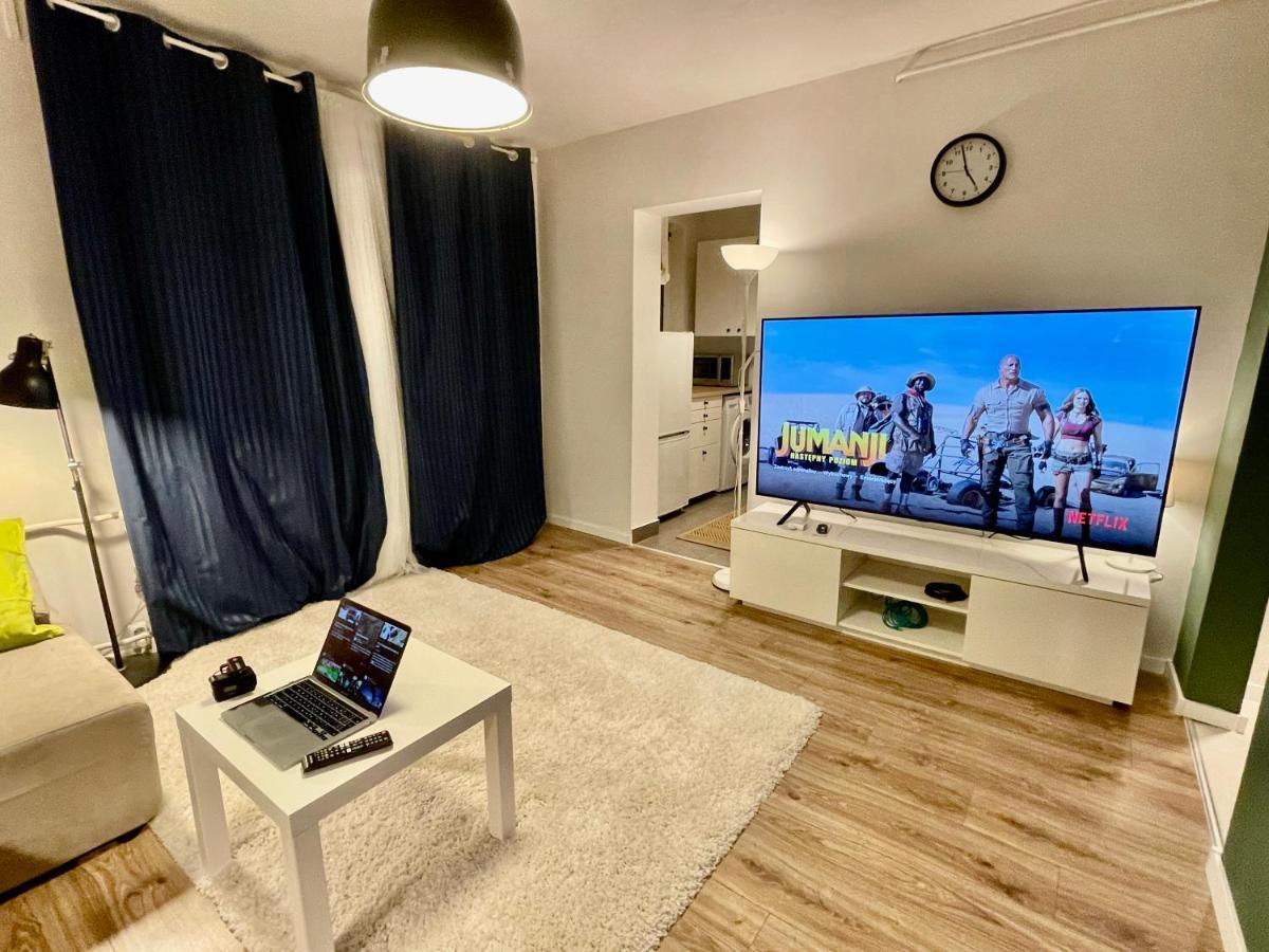 Metro Fast Wifi Tv'70 Netflix Hbo Appletv * Warsaw