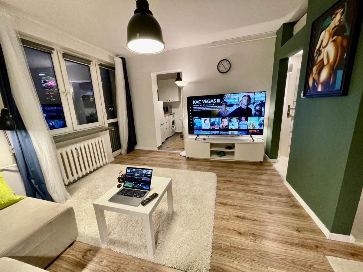 Metro Fast Wifi Tv'70 Netflix Hbo Appletv Warsaw