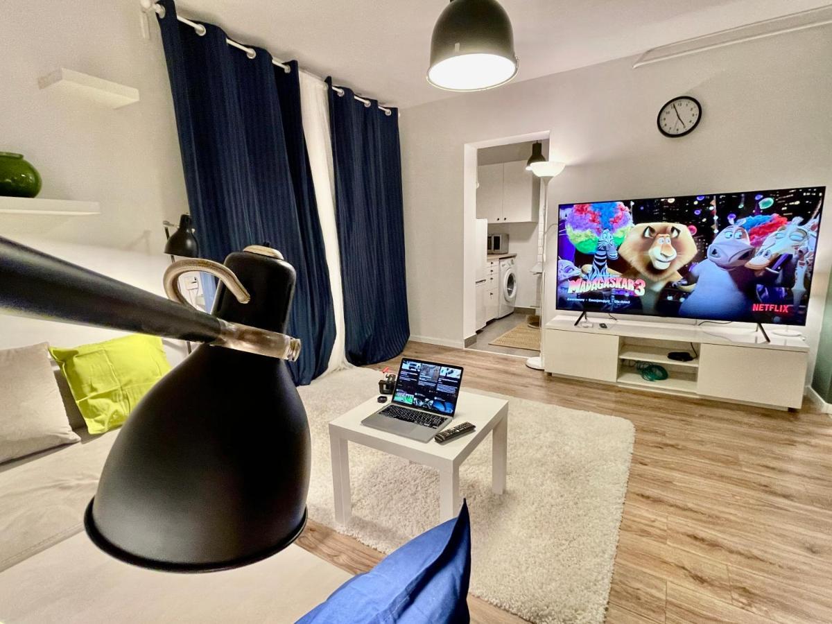 Metro Fast Wifi Tv'70 Netflix Hbo Appletv * Warsaw