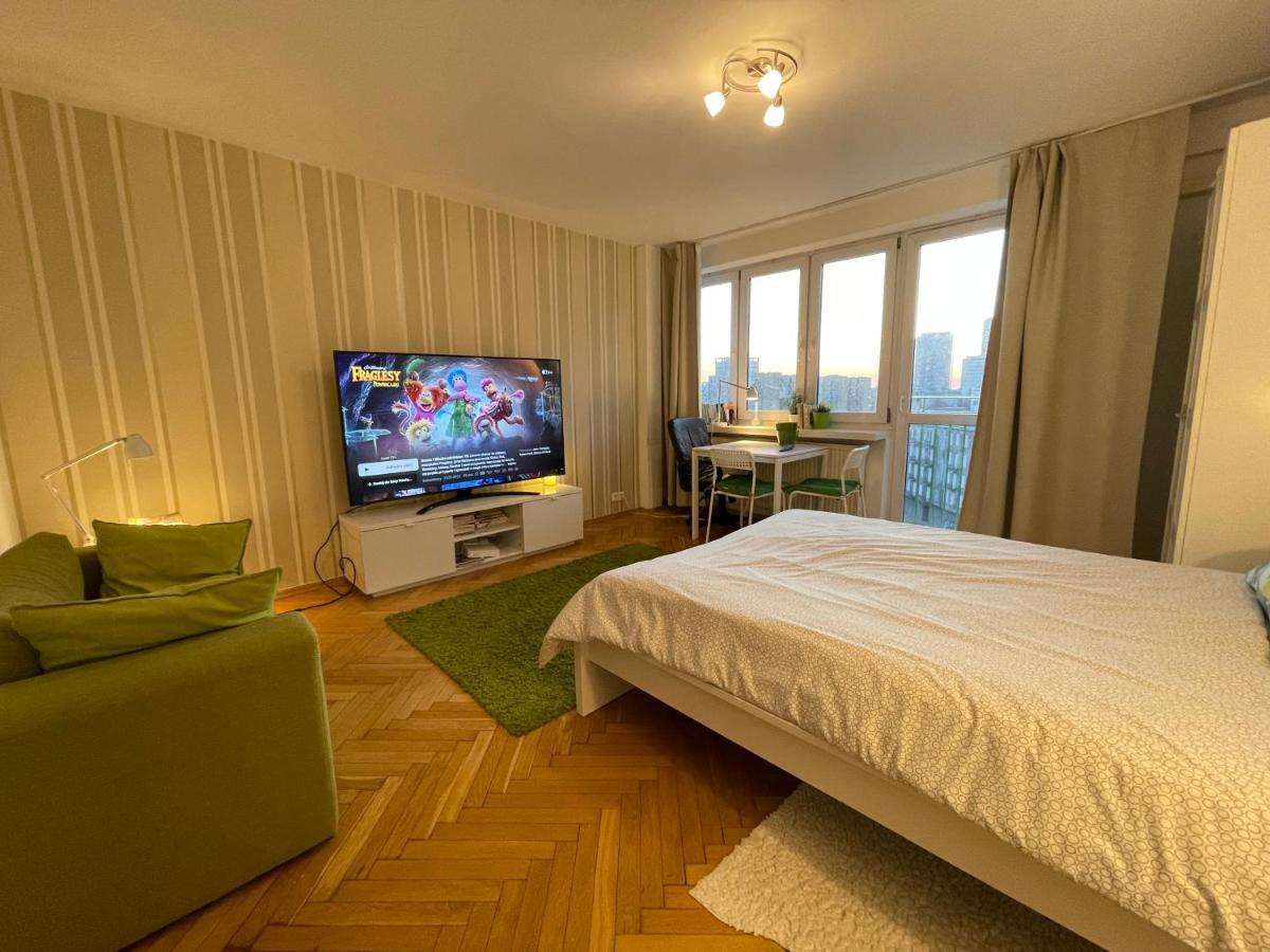 Super Rondo Onz Metro Nowe Wifi 300 Mb/s Aircondition Netflix Spotify Apartment *