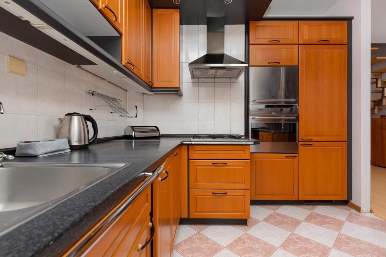 Duplex Near The Airport By Renters Apartment