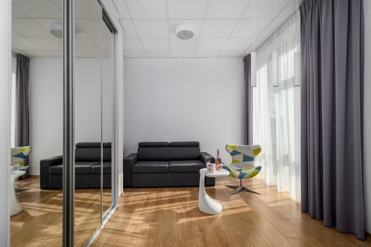 Aleje Jerozolimskie Street Apartment Warsaw