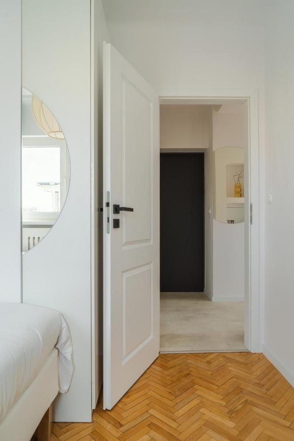 Apartment Concierge Eclectic Design