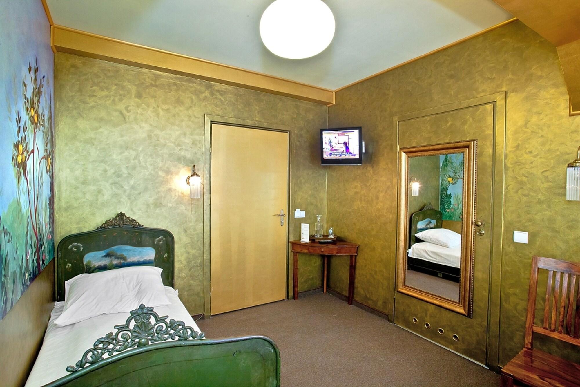 Bed & Breakfast Castle Warsaw