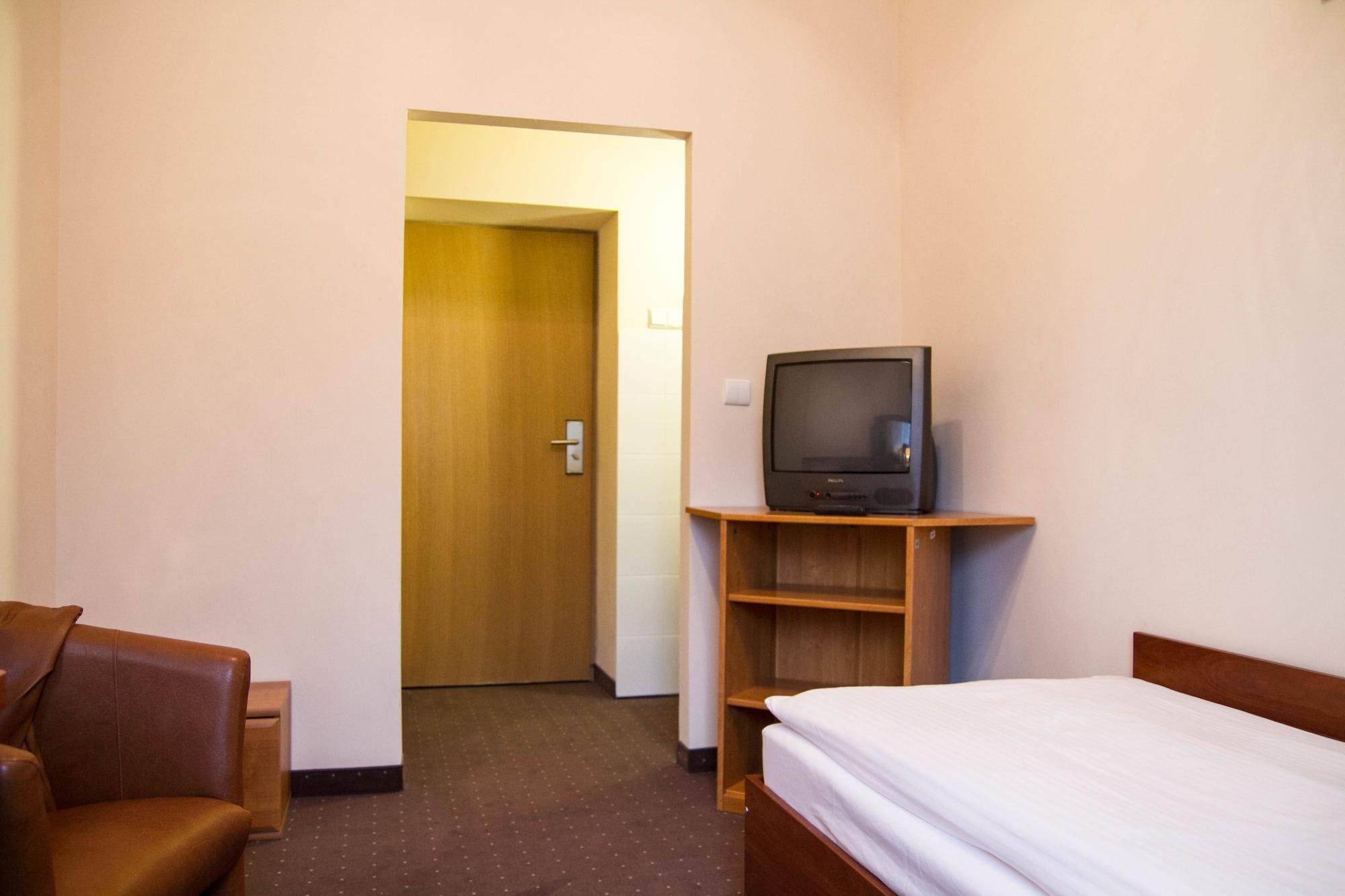 Mazowiecki Wow Hotel *