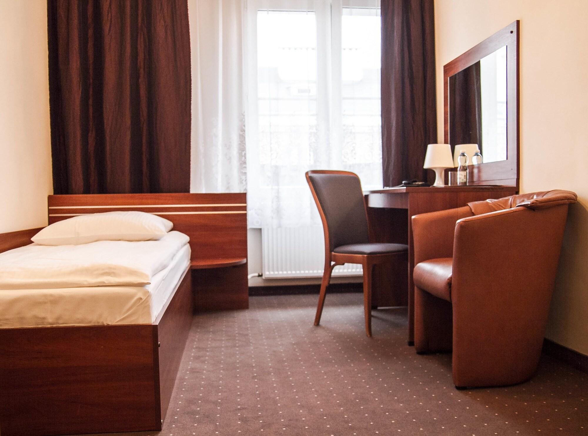Mazowiecki Wow Hotel *