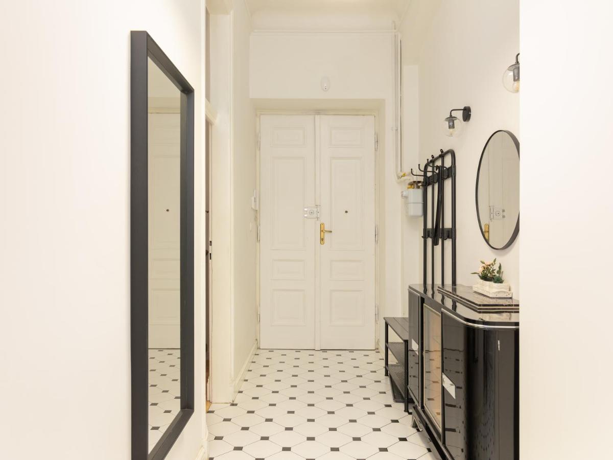 Marszalkowska 58 - Classy Two Bedroom With Balcony By Renters