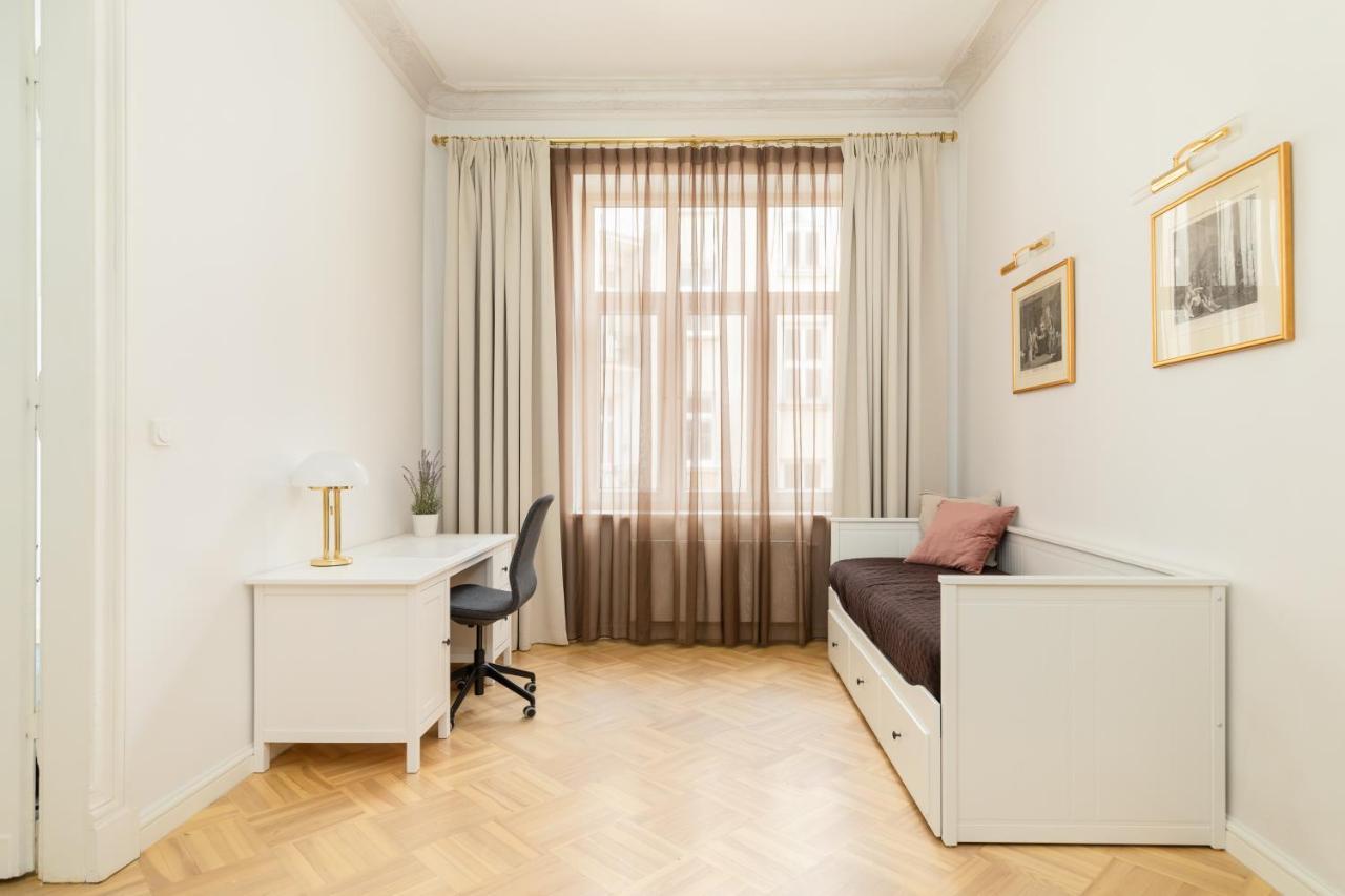 Marszalkowska 58 - Classy Two Bedroom With Balcony By Renters Warsaw