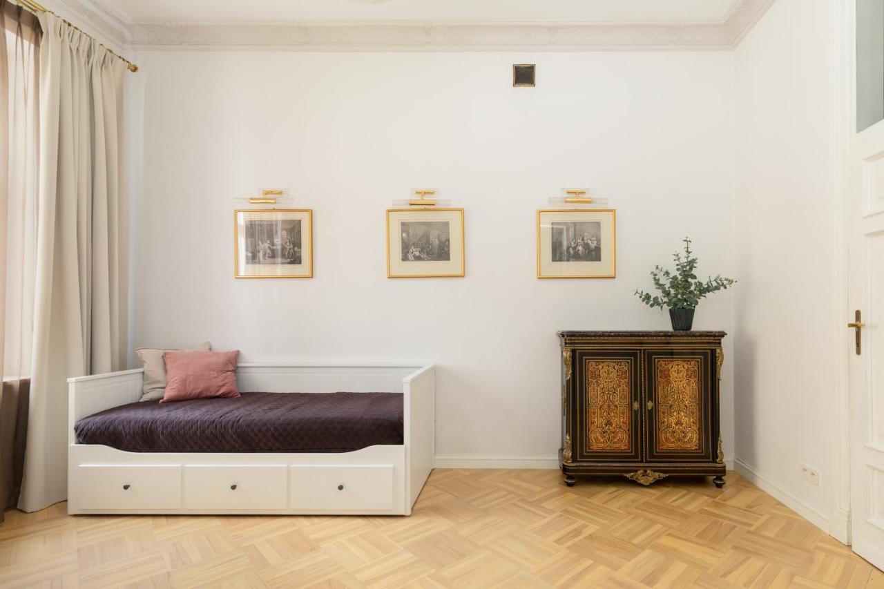 Marszalkowska 58 - Classy Two Bedroom With Balcony By Renters *