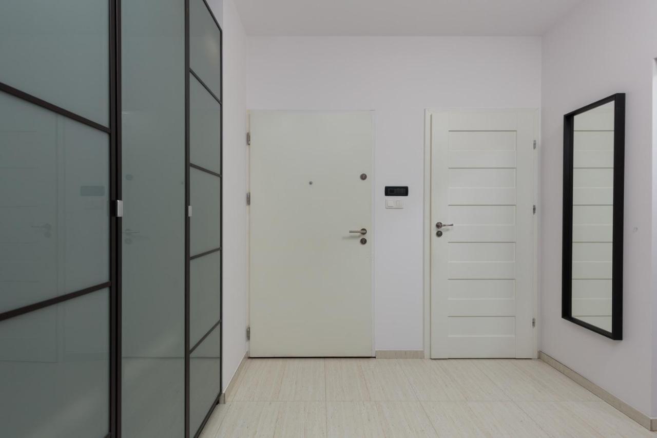 Kolejowa By Renters Apartment *