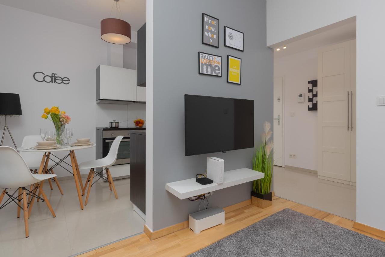 Kolejowa By Renters Apartment Warsaw