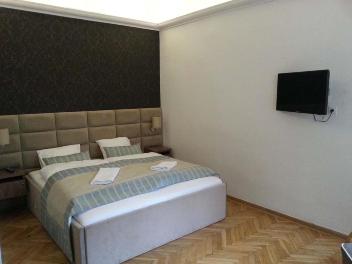 Hostel Chmielna 5 Rooms&apartments *