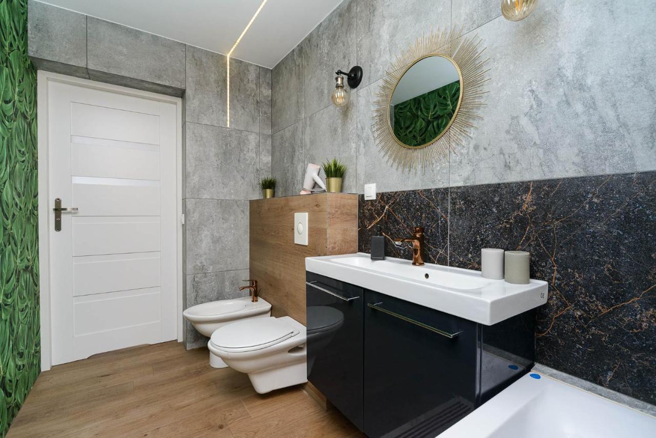 Stylish In The Center Of Apartment *
