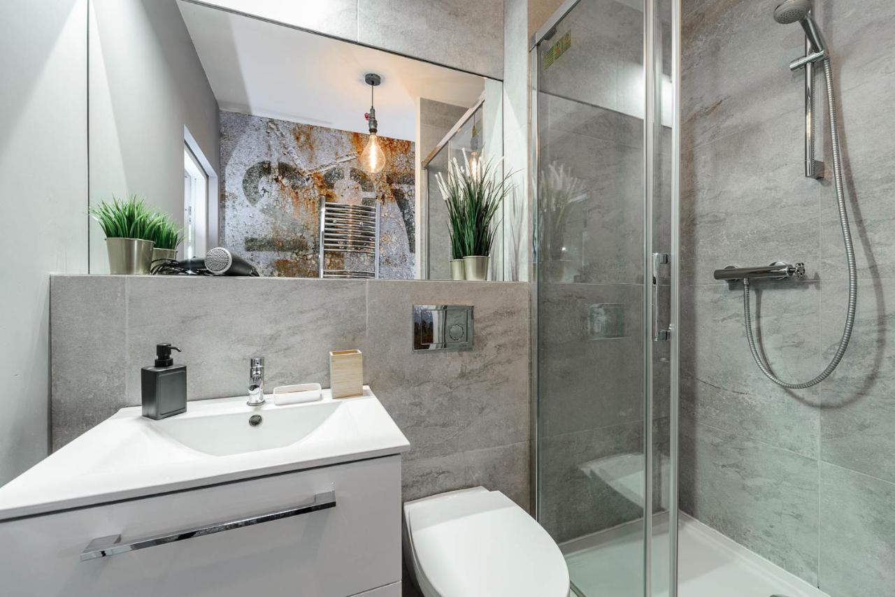 Stylish In The Center Of Apartment