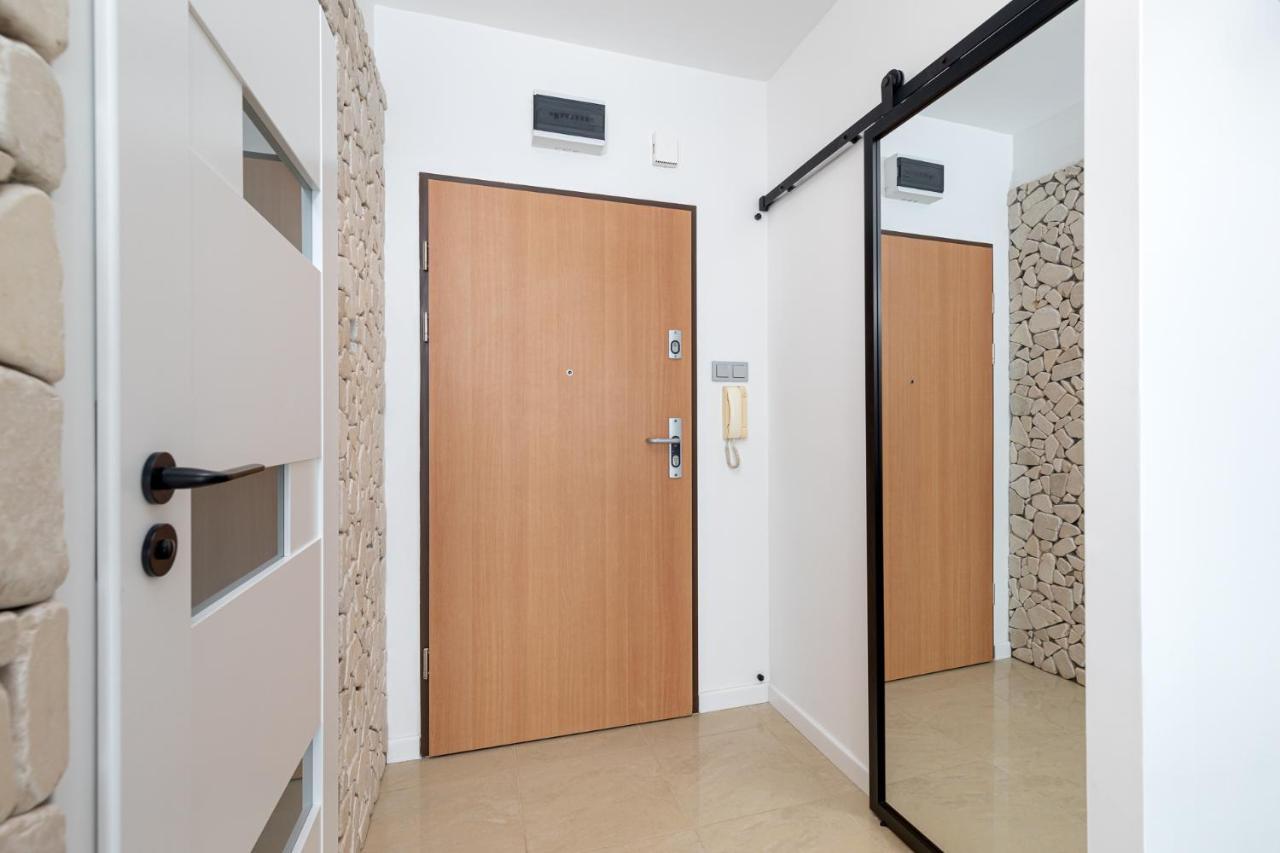 Sierpinskiego 1a - With Balcony & Desk - Remote Work By Renters Apartment Warsaw