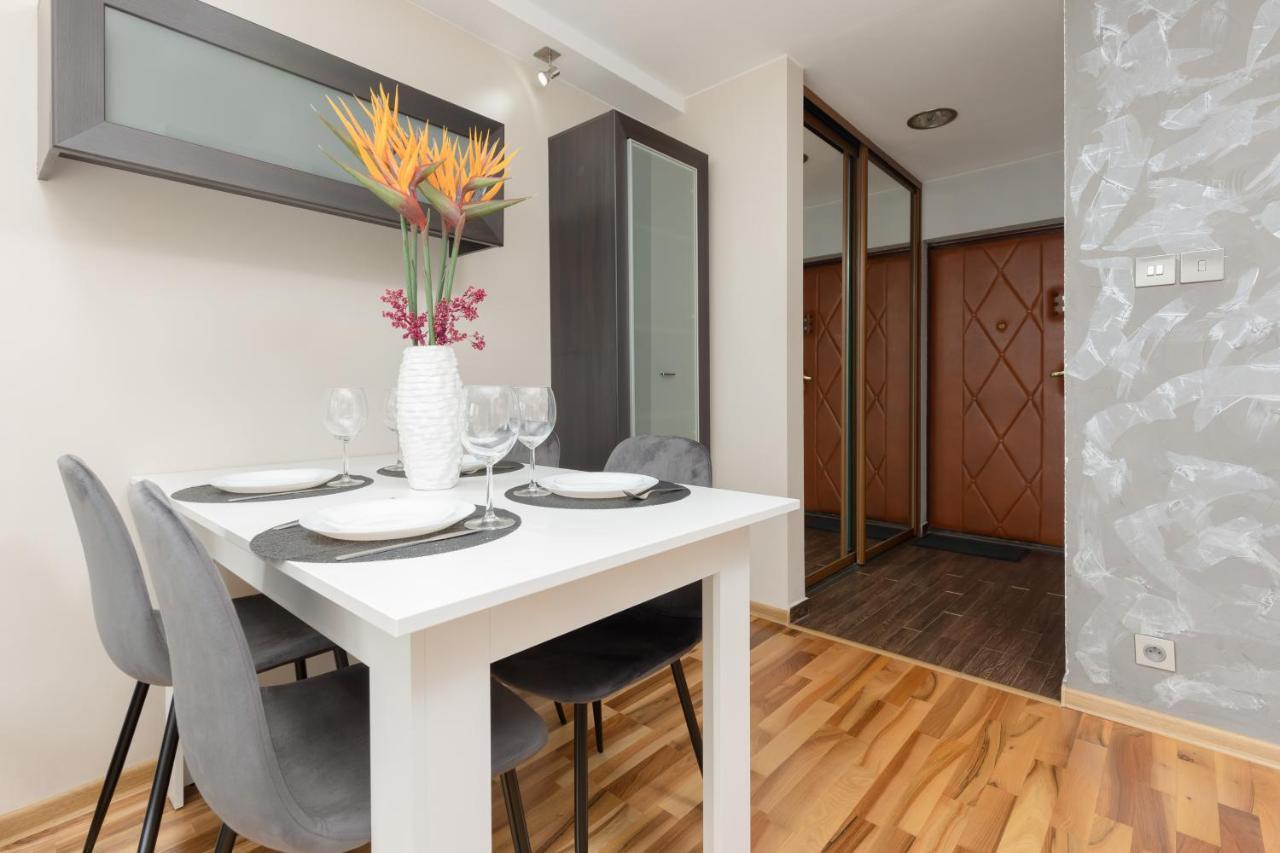 Apartment Jana Pawla Ii Next To The Metro By Renters *