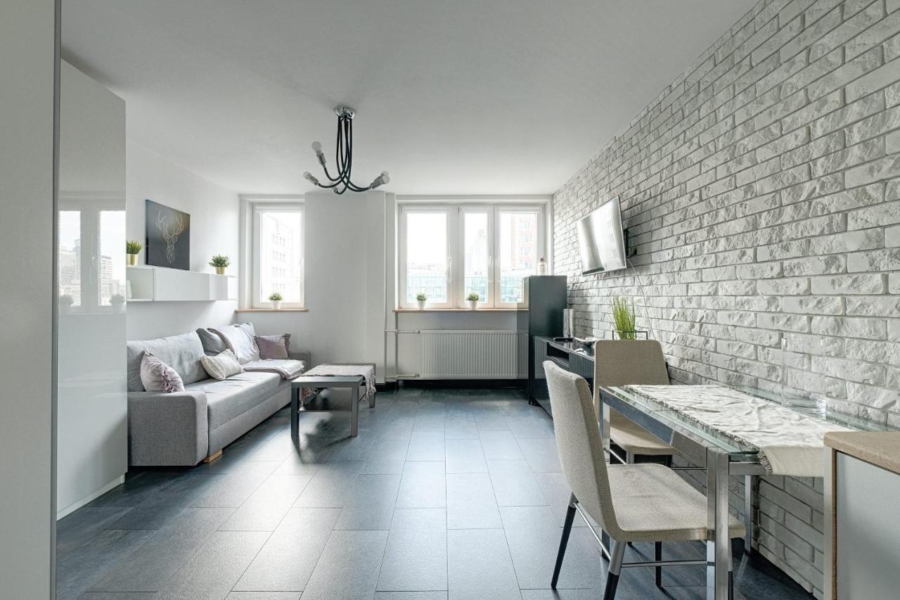 10th Floor Studio Center Apartment *