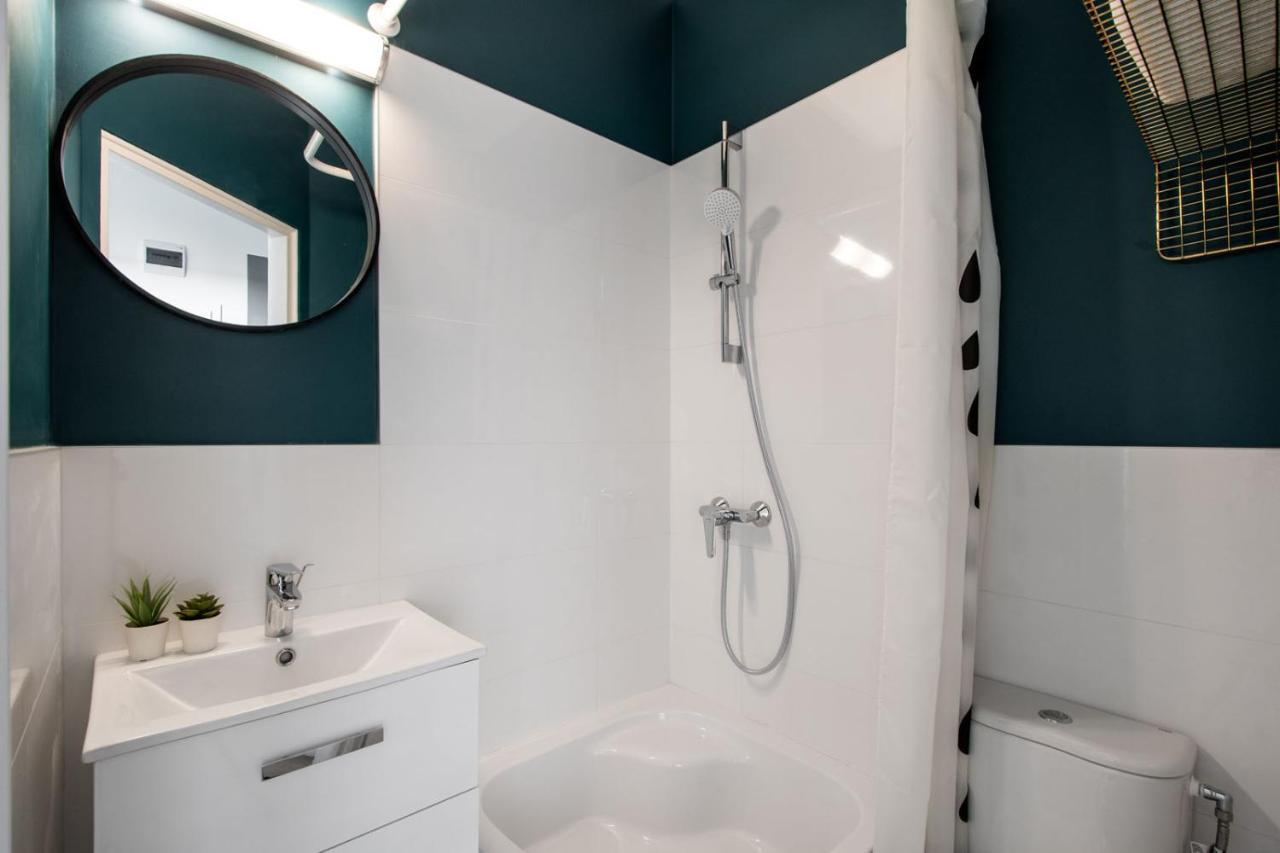 Jap Ajax Park Stadion Narodowy With Privat Bathroom * Warsaw