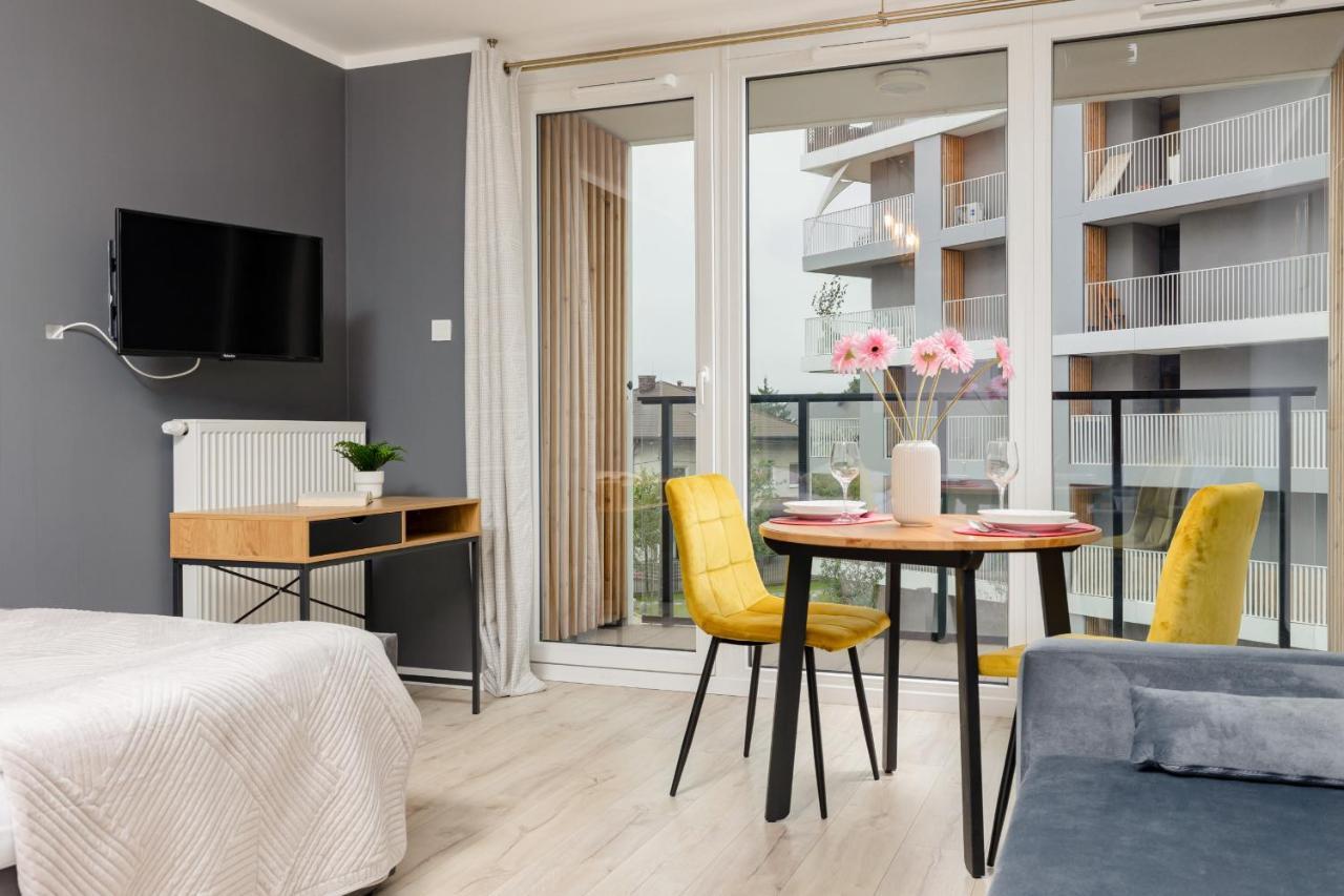 Studio With Balcony Kokoryczki By Renters Warszawa