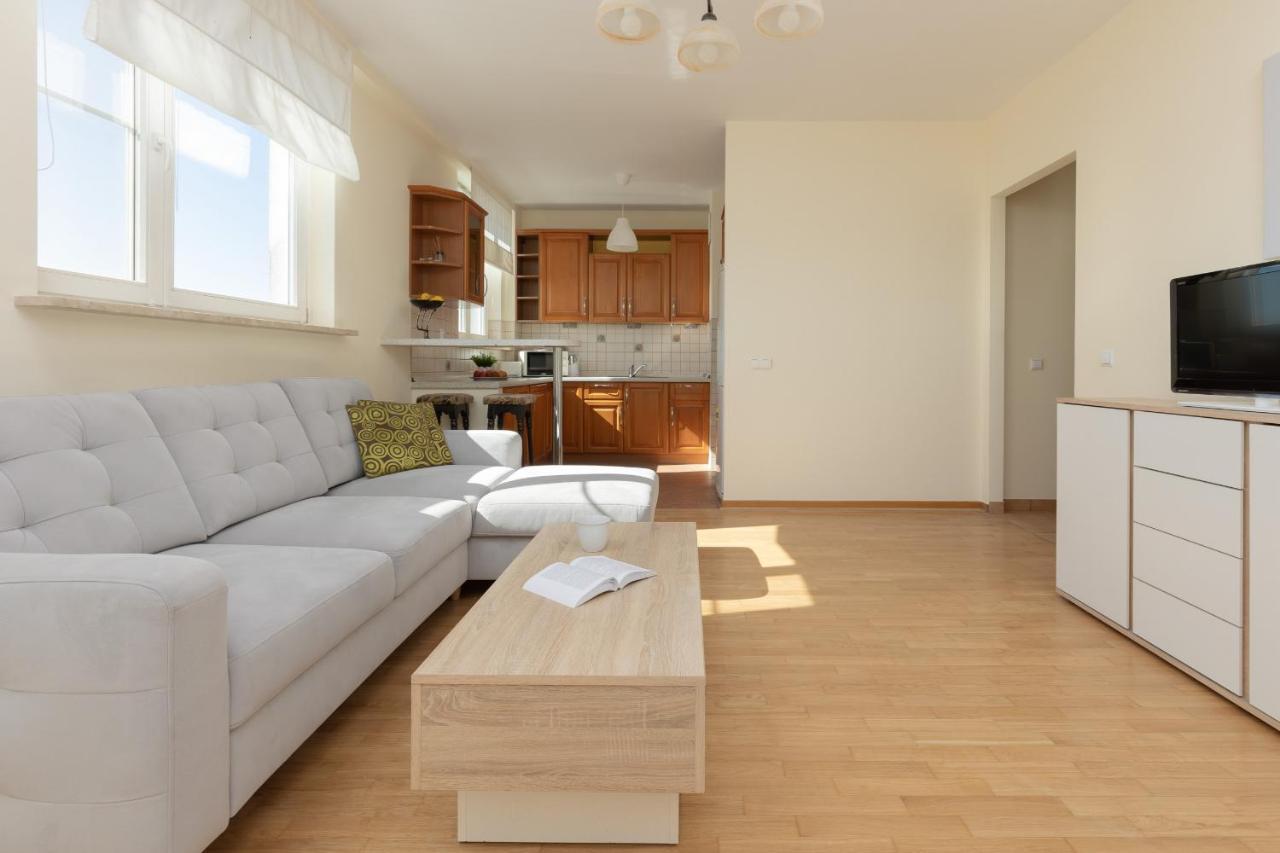 Belgradzka By Renters Apartment