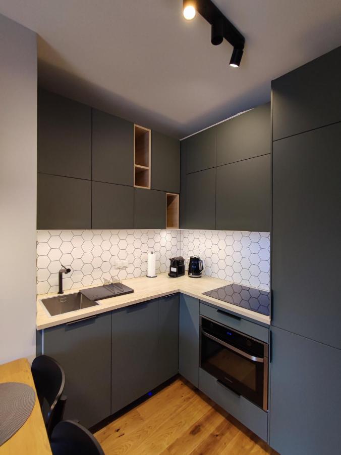 Bohema Praga Apartments, Metro Szwedzka, Near Old Town Warsaw