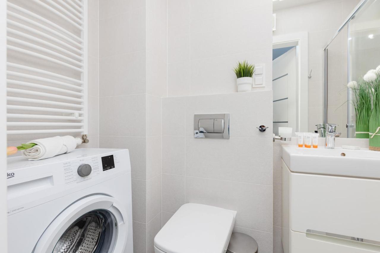 Studio With Balcony Kokoryczki By Renters Apartament *