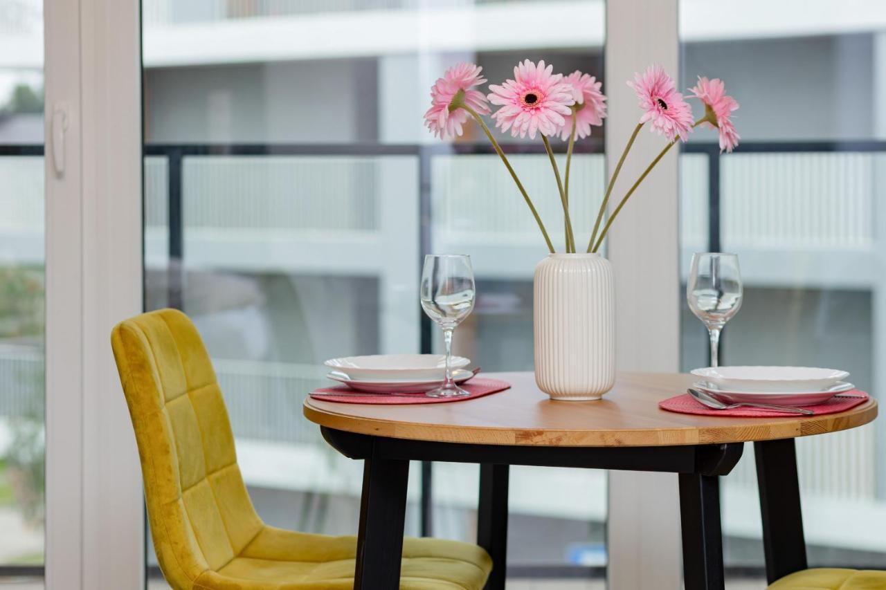 Studio With Balcony Kokoryczki By Renters Apartament Warszawa