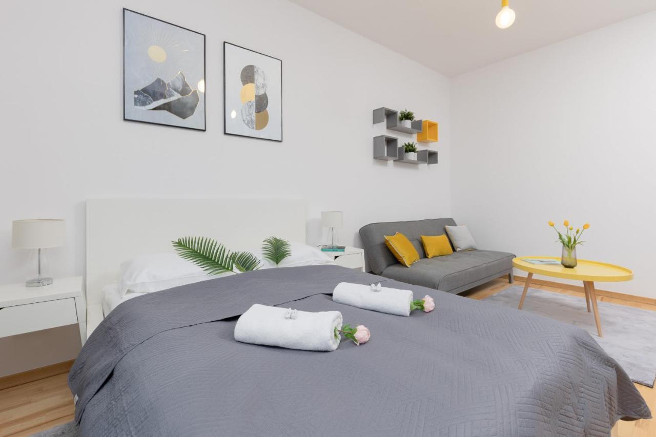 Wola Near Nocny Market By Renters