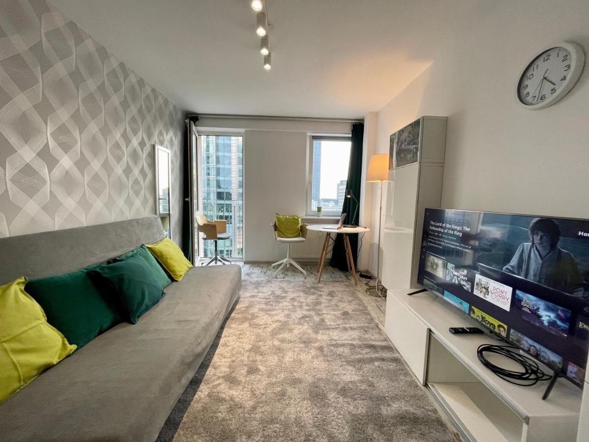4 Rondo 1 Metro Wifi 65'tv Netflix Hbo Appletv Disney+ Apartment Warsaw