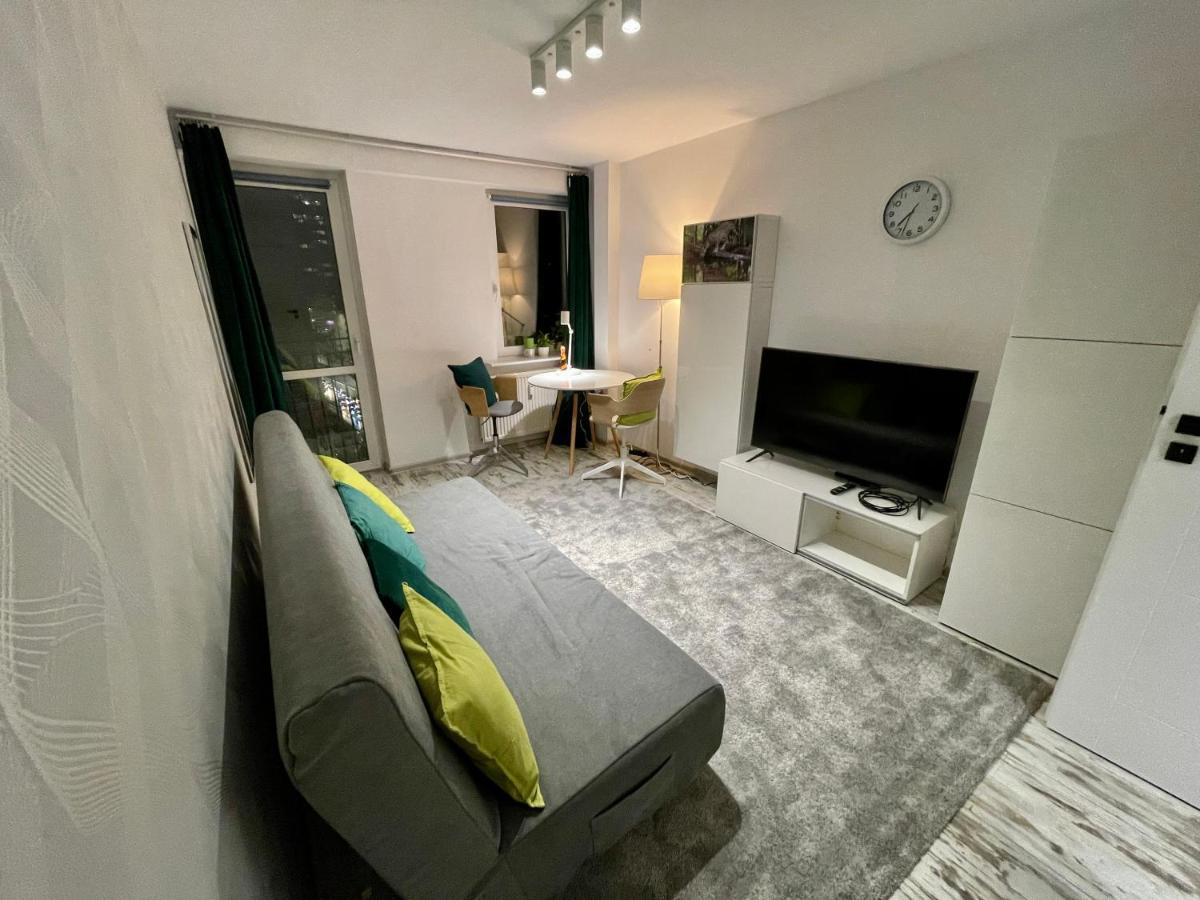 Apartment 4 Rondo 1 Metro Wifi 65'tv Netflix Hbo Appletv Disney+ *
