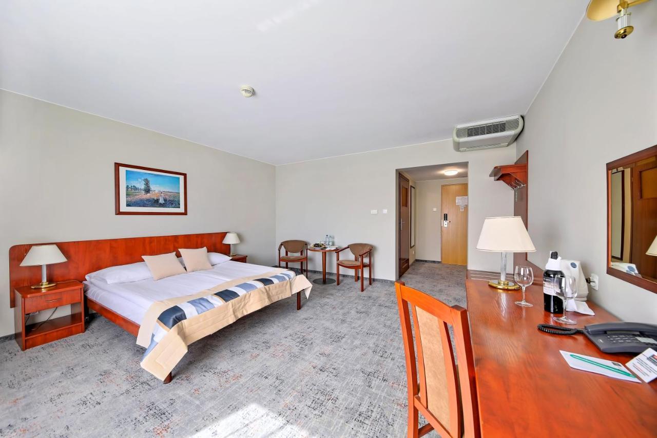 Gromada Centrum 3*