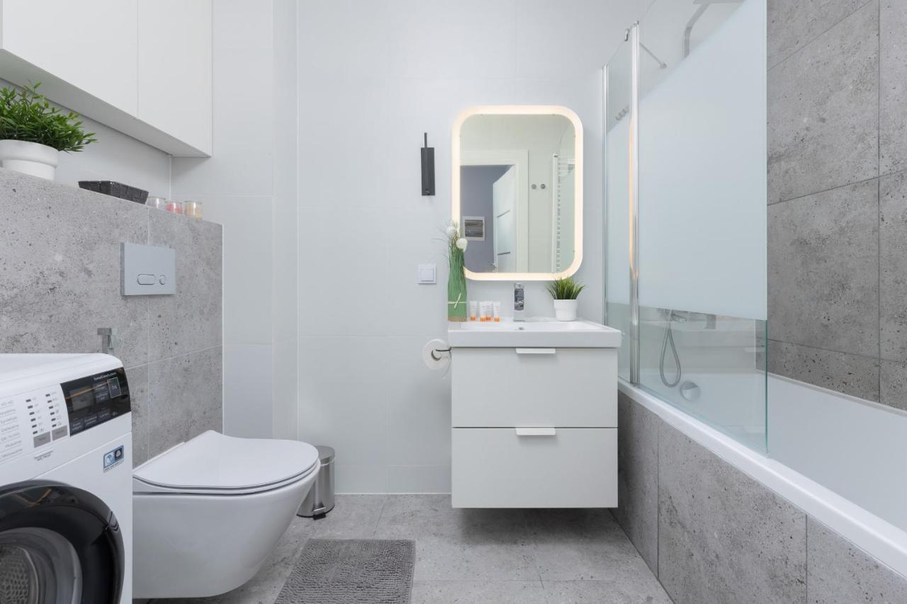 Katy Grodziskie With Terrace By Renters Apartment Warschau