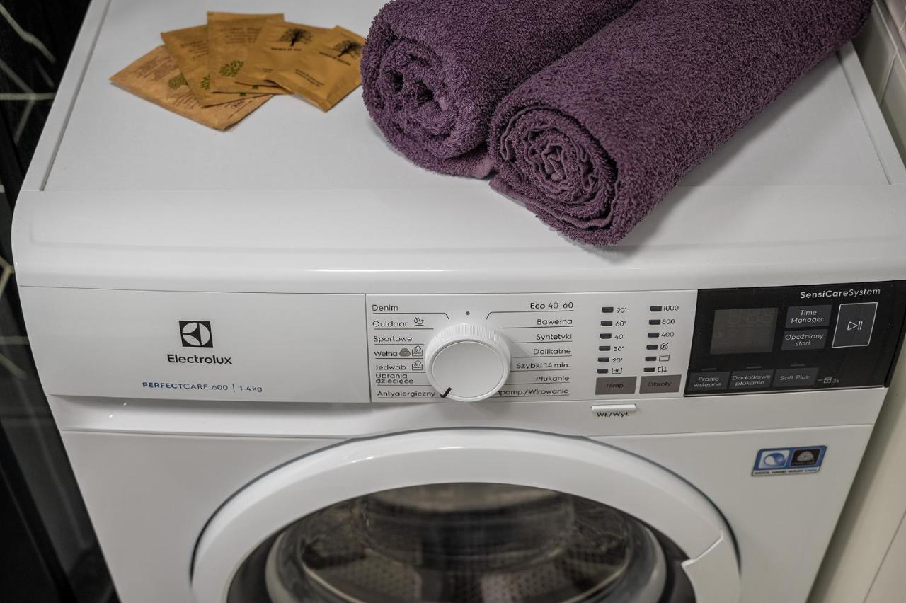 Apartament Batorego 16 Red Prywatne Mieszkanie 300m Od Metro Pole Mokotowskie I Sgh Samodzielne Zameldowanie! Self Check-in System! Warszawa