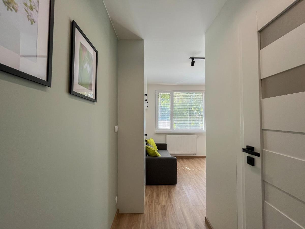 Yellow Apartment: Metro-close Private With Self Check-in Apartment
