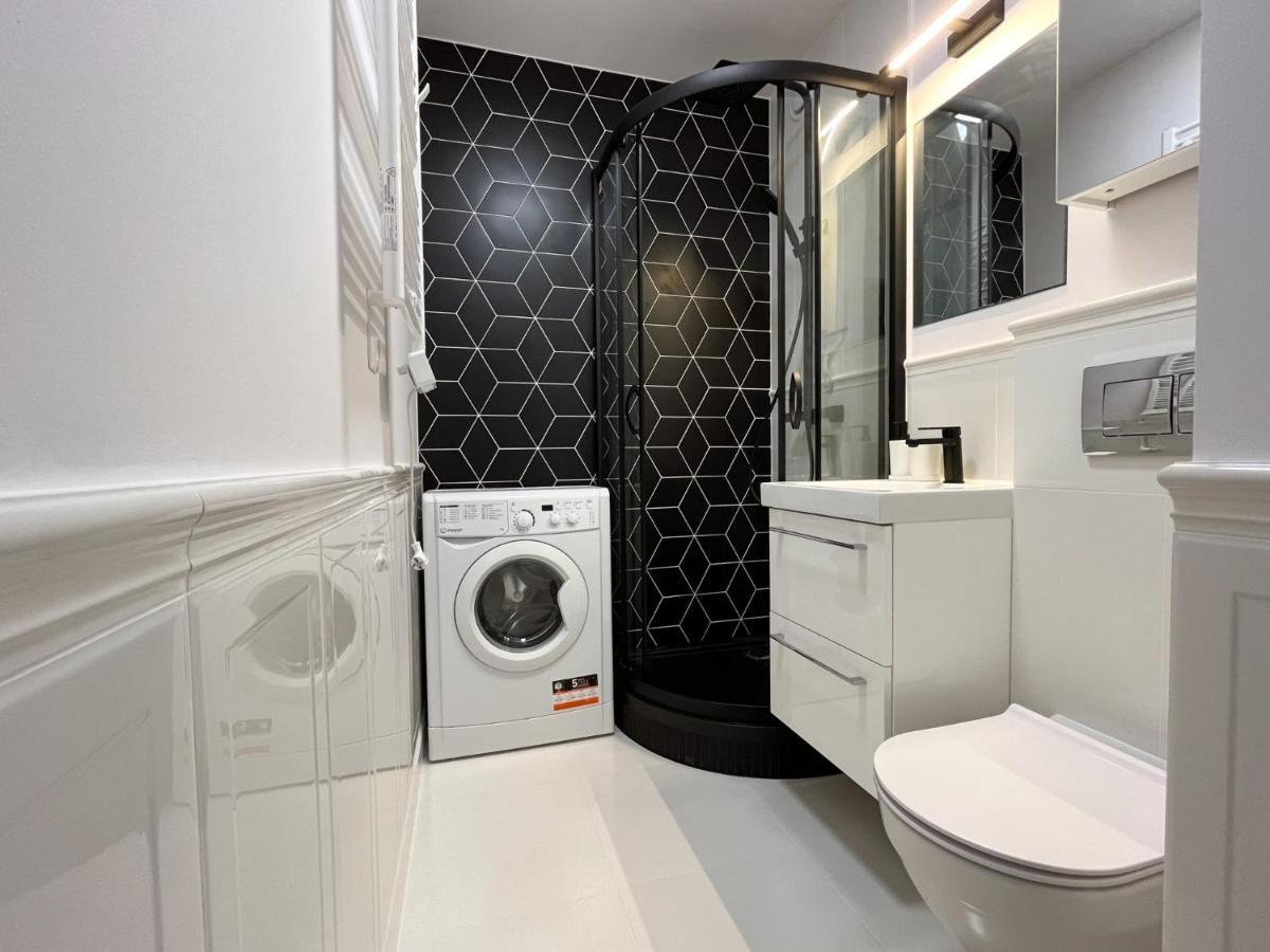 Batorego 16 Red Prywatne Mieszkanie 300m Od Metro Pole Mokotowskie I Sgh Samodzielne Zameldowanie! Self Check-in System! Apartament