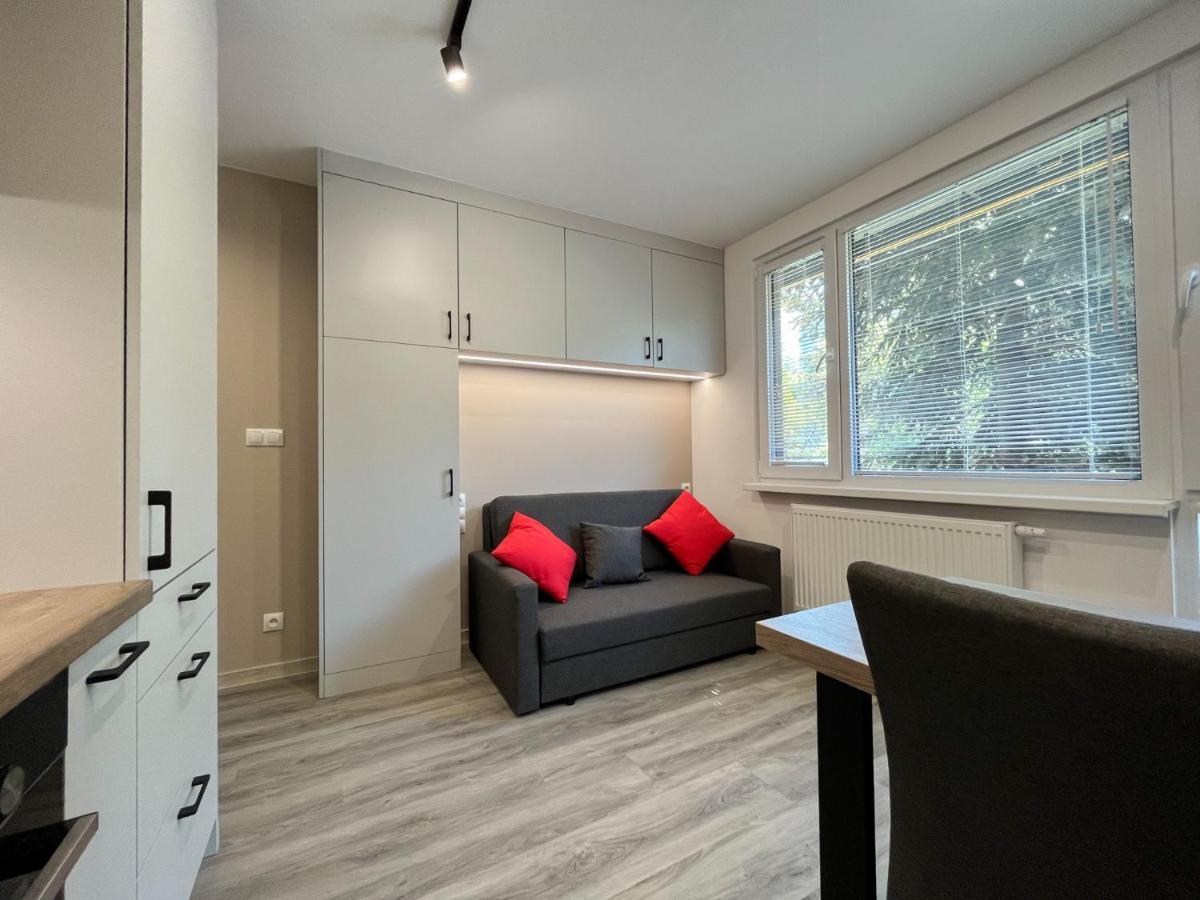 Batorego 16 Red Prywatne Mieszkanie 300m Od Metro Pole Mokotowskie I Sgh Samodzielne Zameldowanie! Self Check-in System! Apartament *
