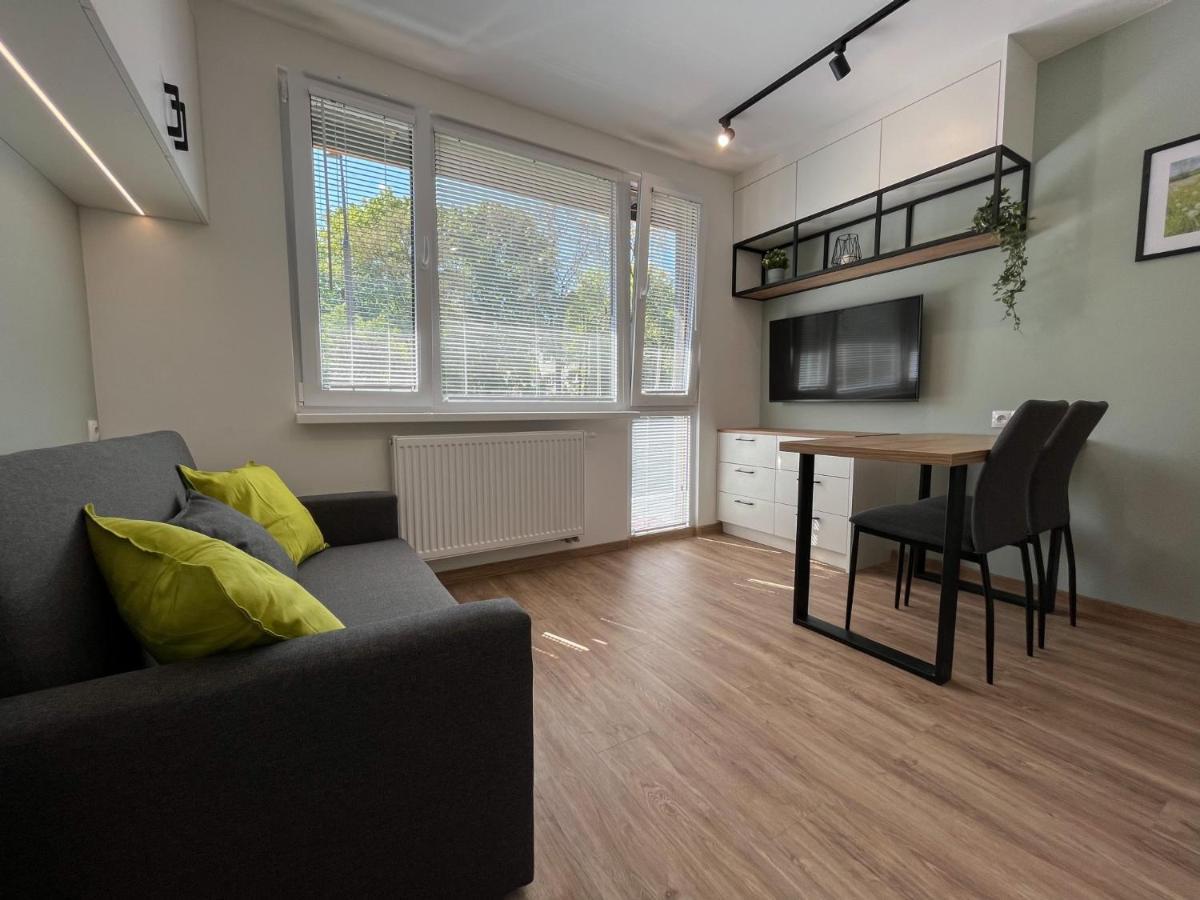 Yellow Apartment: Metro-close Private With Self Check-in Warsaw