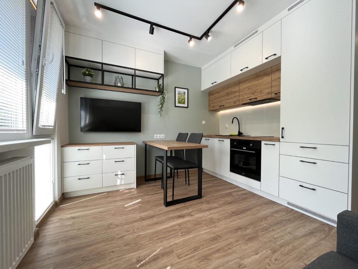Yellow Apartment: Metro-close Private With Self Check-in * Warsaw